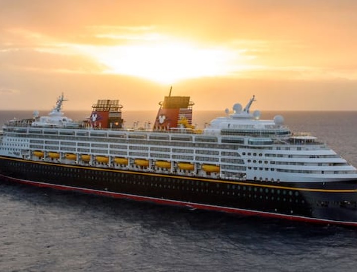 disney wonder sunset 16x9 1