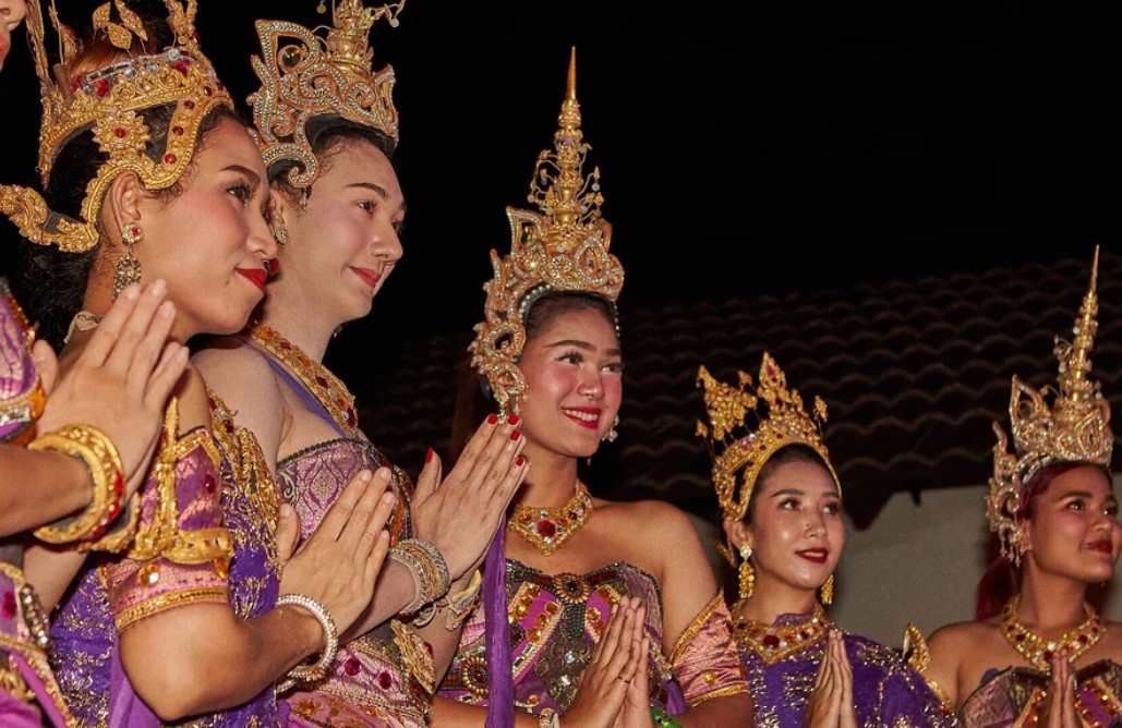 Thai dancing